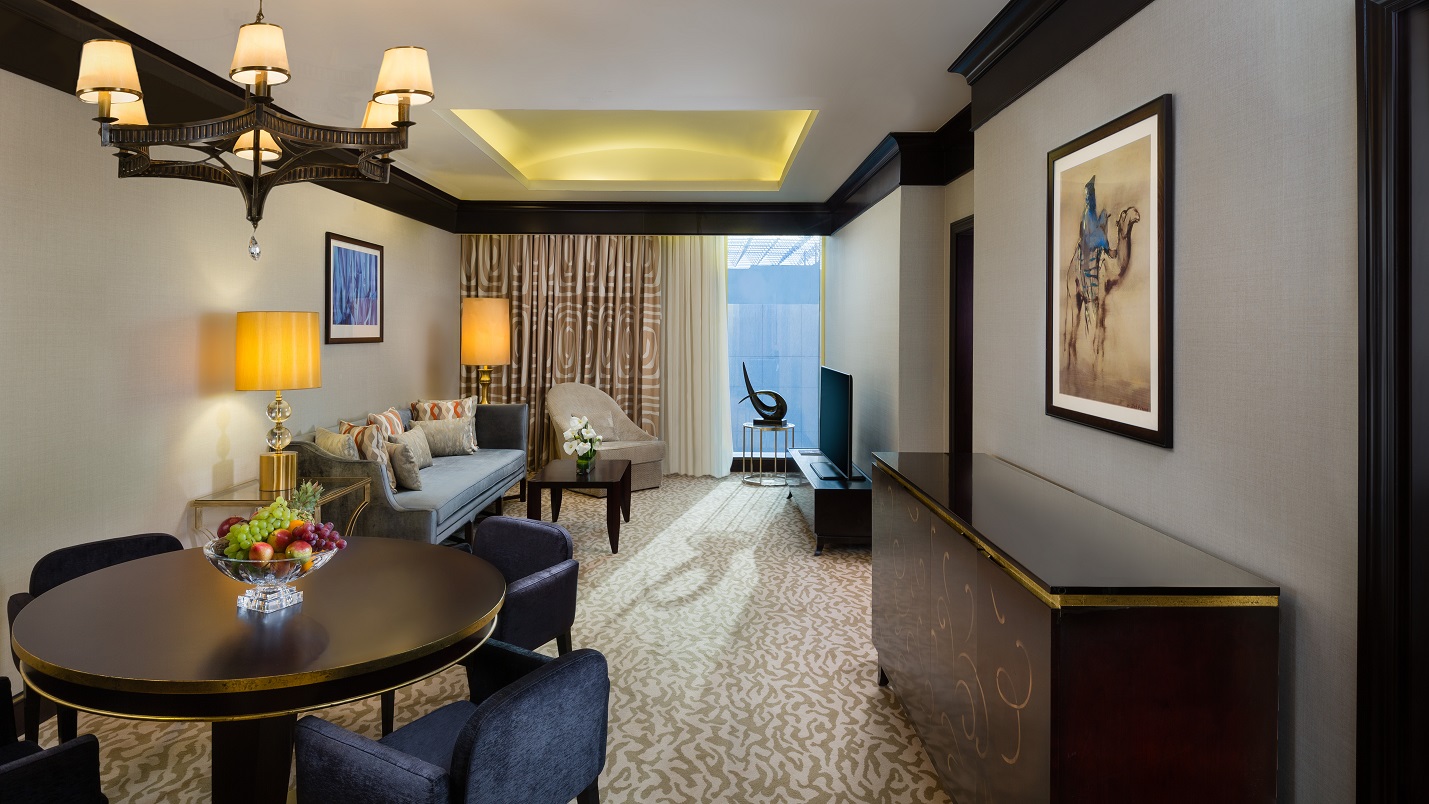 ديكور حائط خشبي مودرن