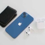 بعض مستخدمي iPhone 16 يواجهون مشكلة “الشاشة الوردية”
